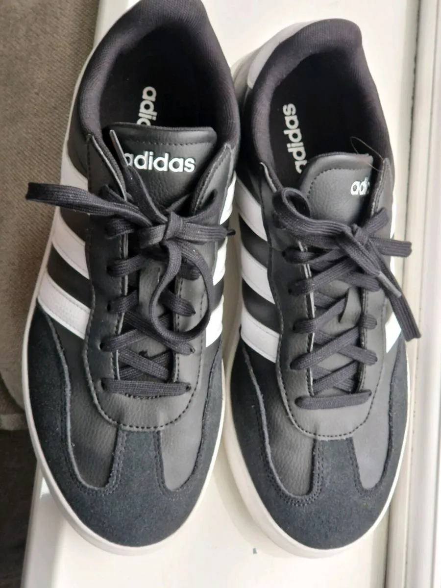Adidas Barreda Trainers - Image 3