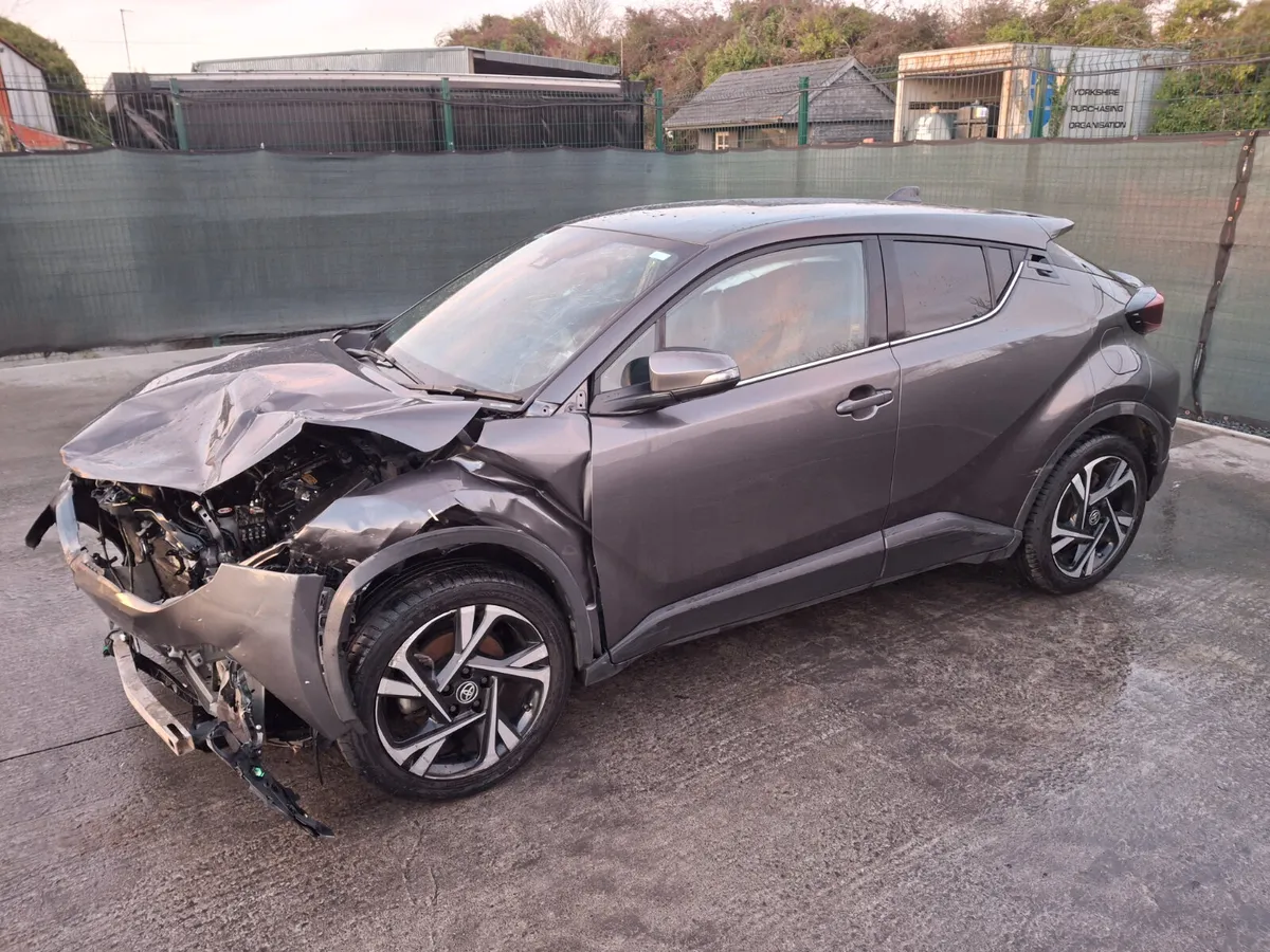 231 Toyota CHR  Hybrid Automatic - Image 2