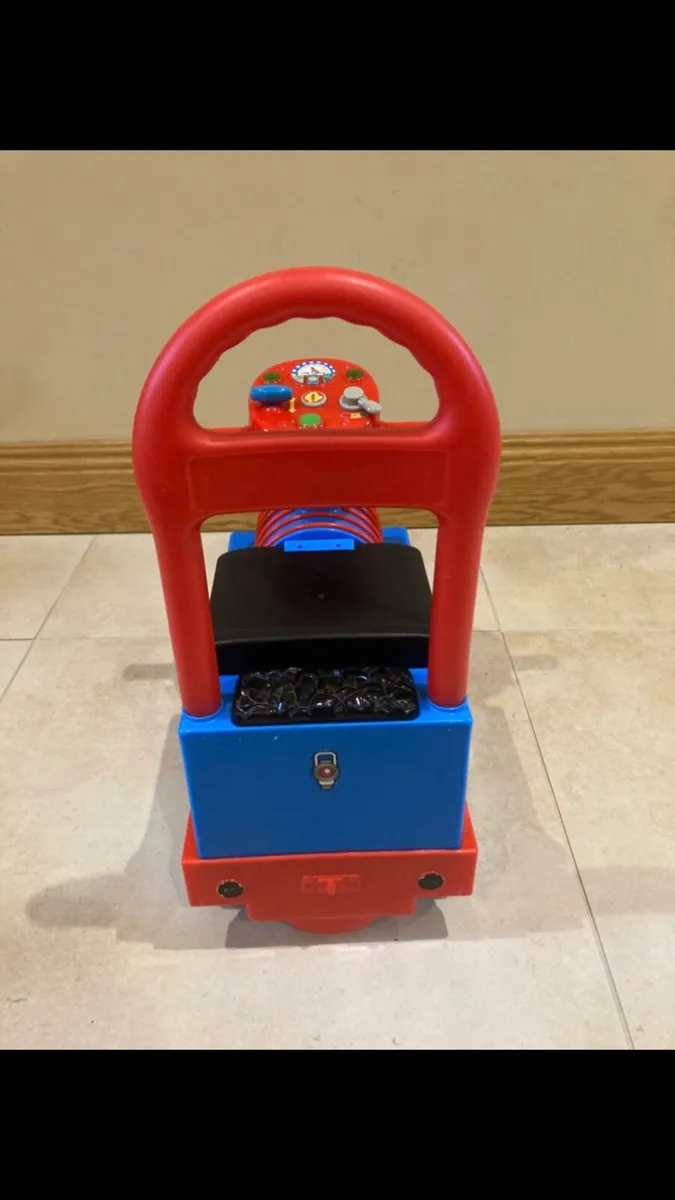 Thomas the tank and frog musical ride on - Image 4