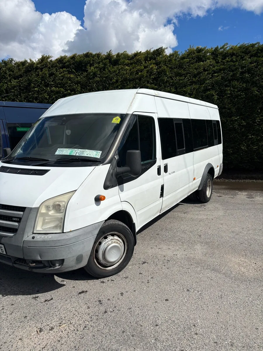 Transit minibus - Image 2