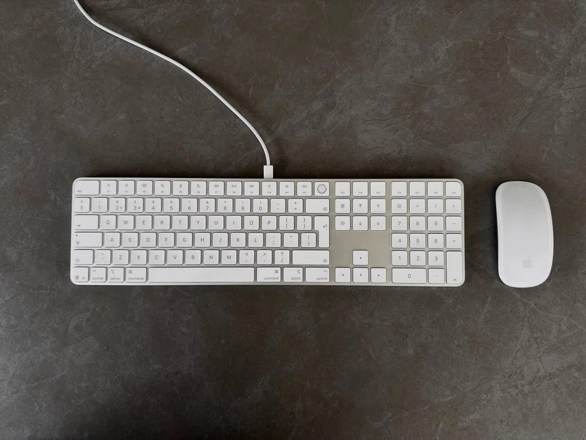 Apple Magic Keyboard & Mouse - Image 1
