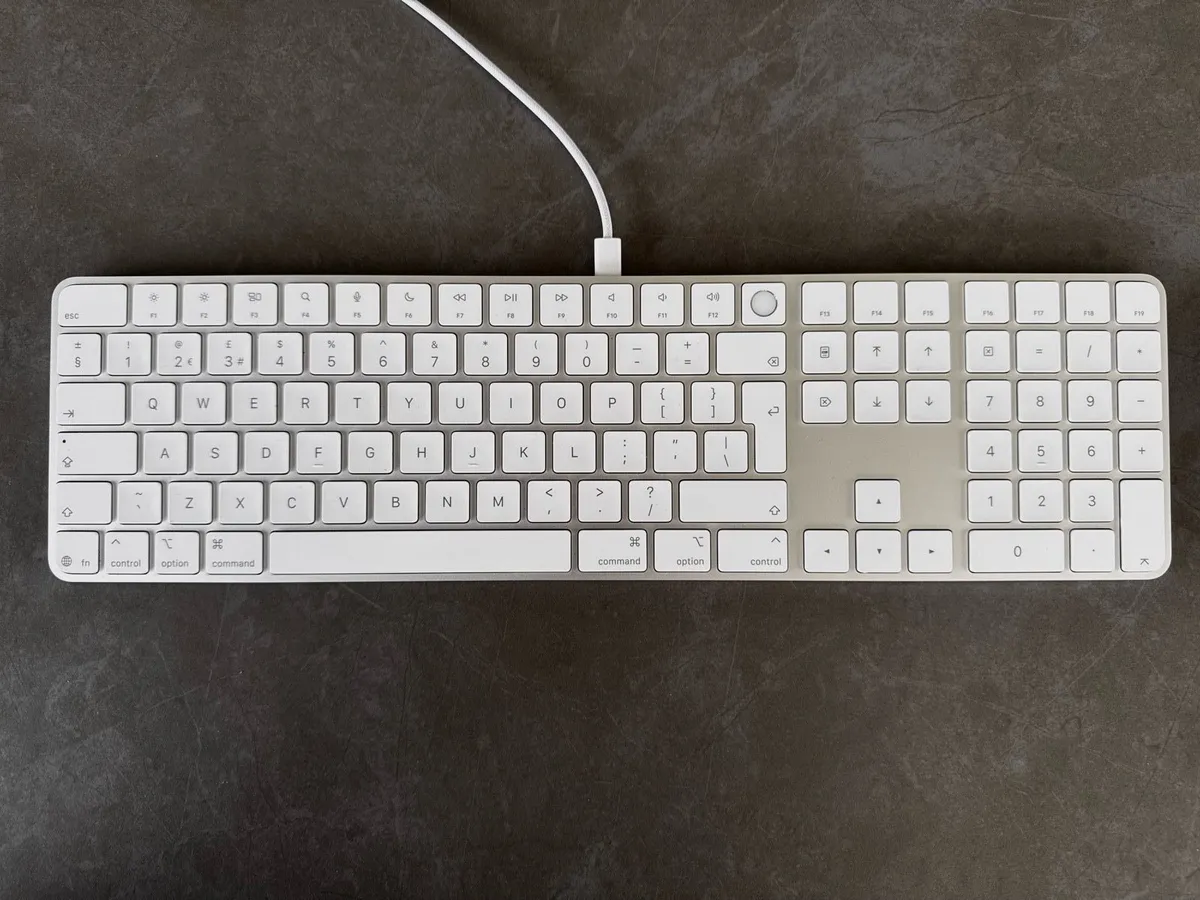 Apple Magic Keyboard & Mouse - Image 2