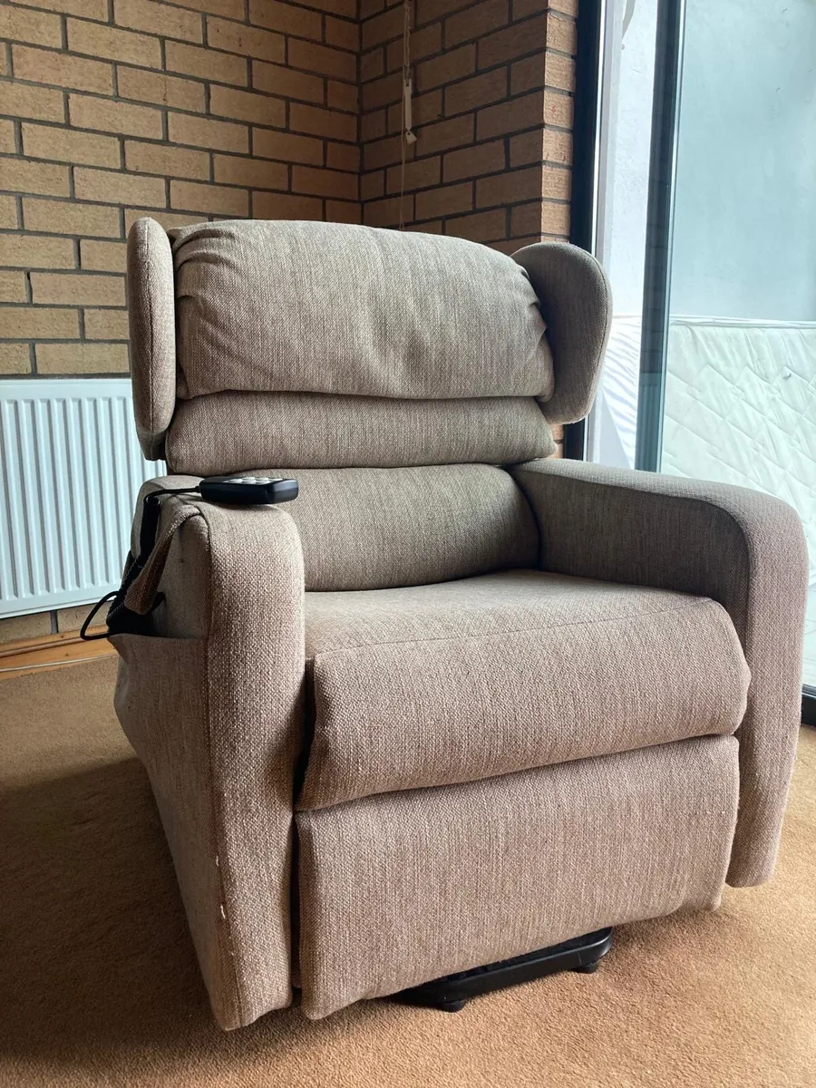 Recliner chair - Image 1