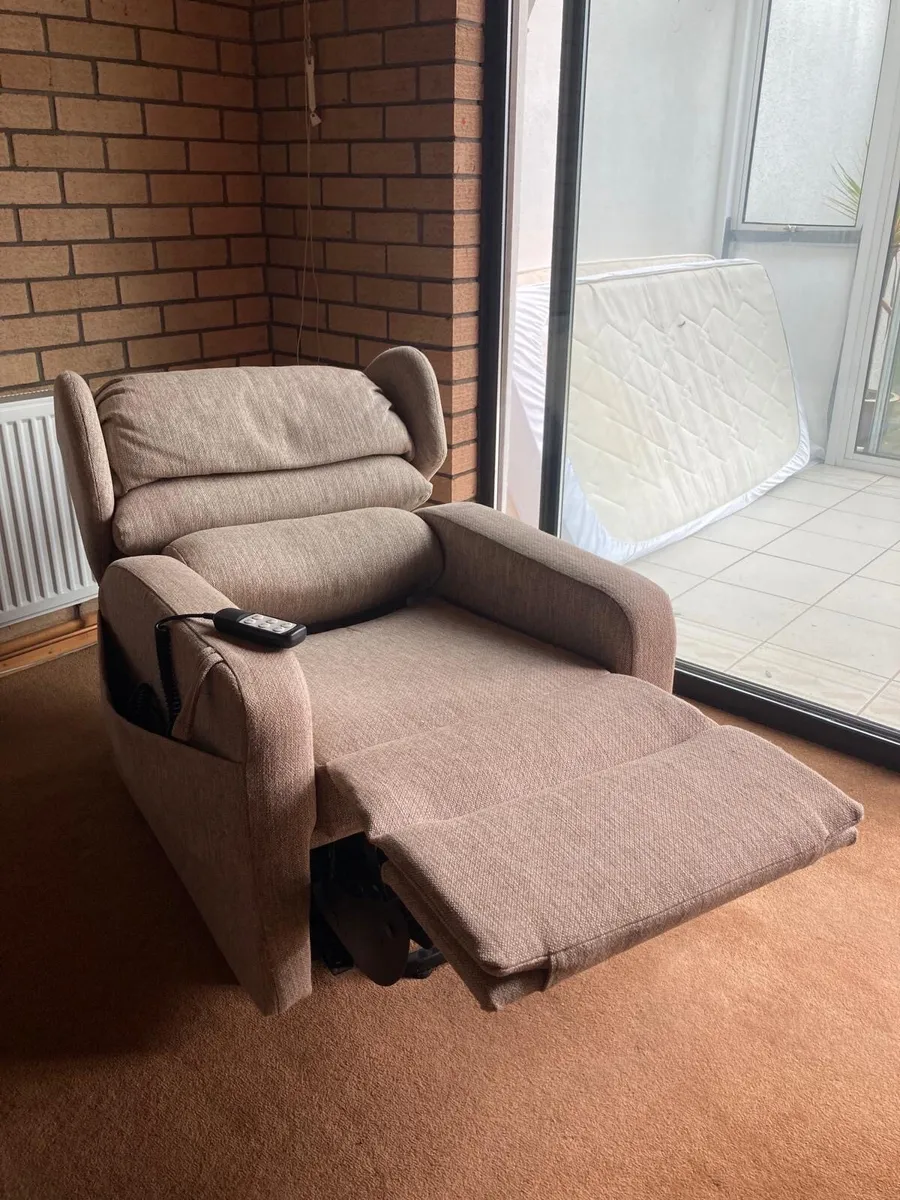 Recliner chair - Image 2