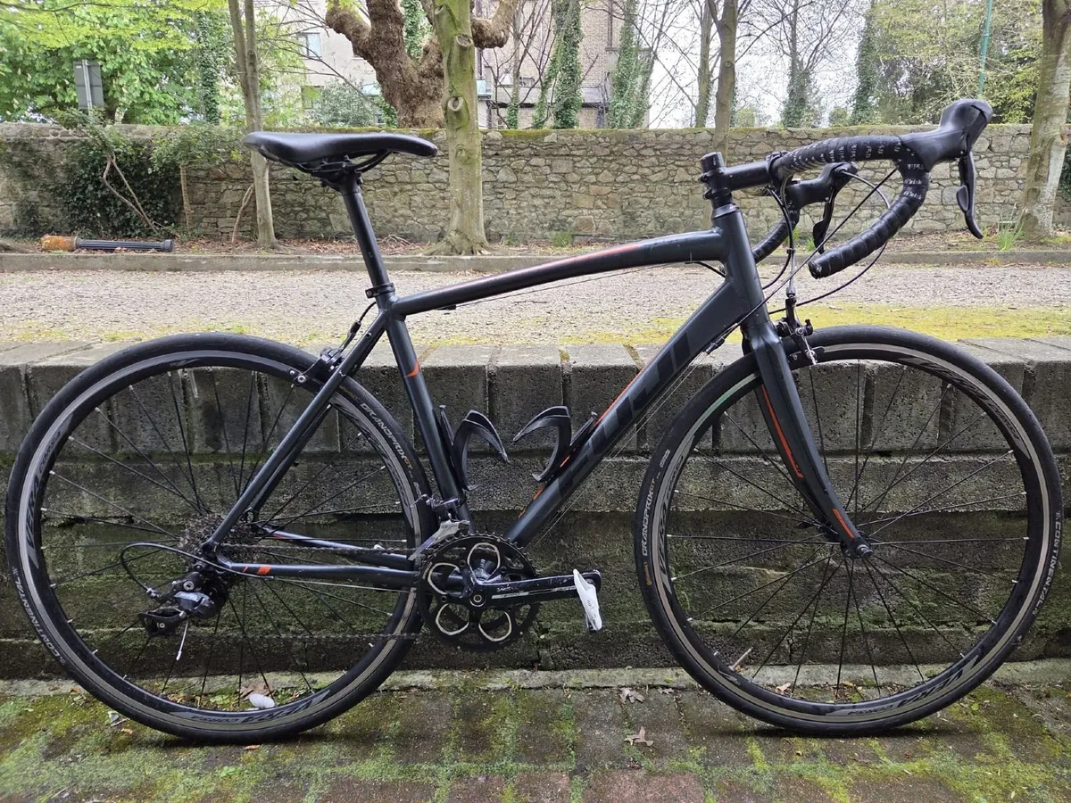 Fuji Road Bike (M) - Image 1