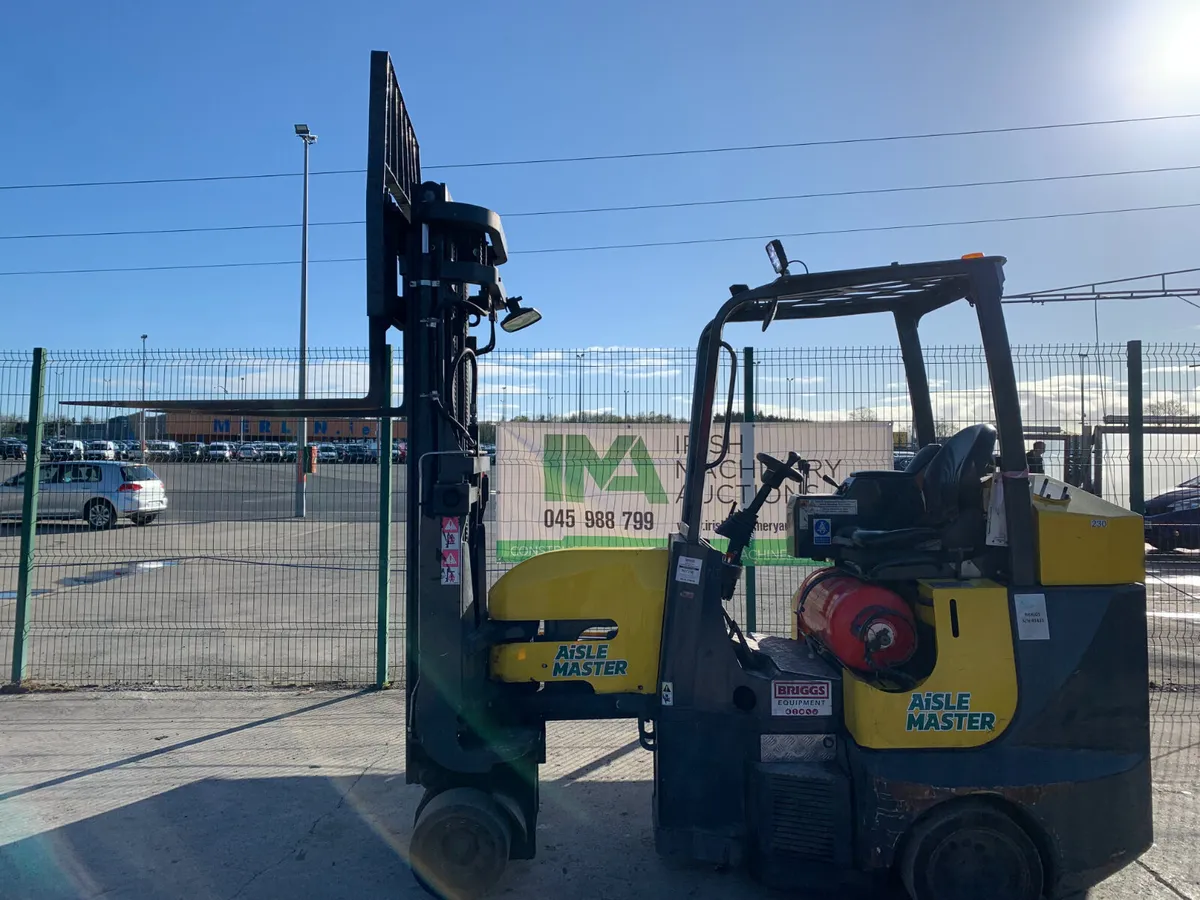 BID ONLINE NOW - 2018 AISLE MASTER 2T GAS FORKLIFT - Image 2