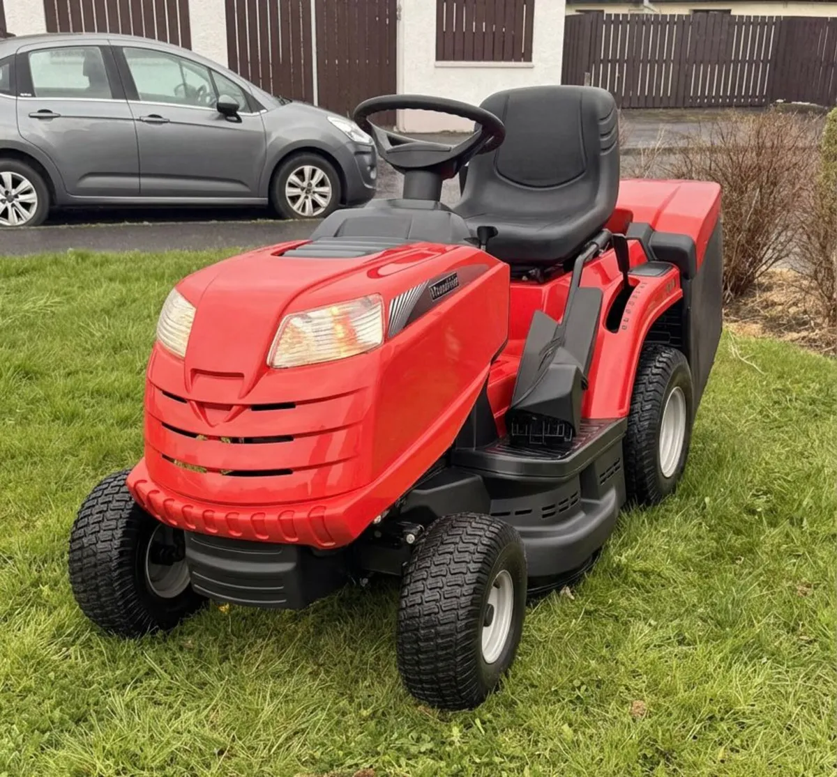 Mountfield ride on lawnmower - Image 4
