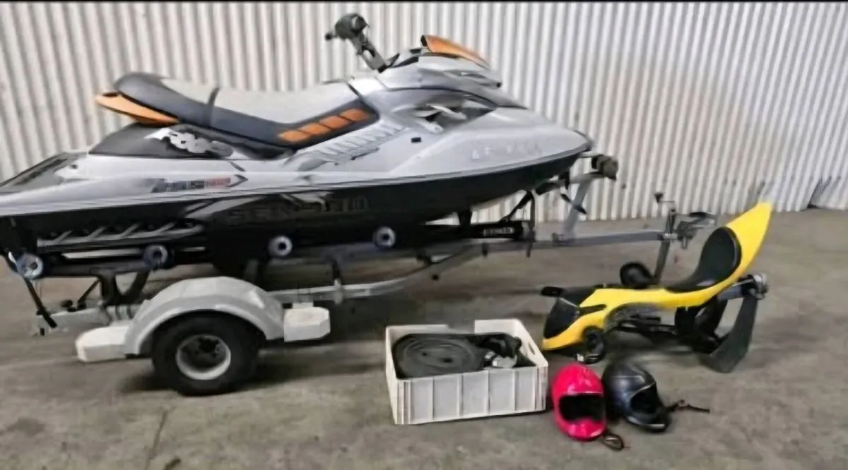 Jet skis - Image 2