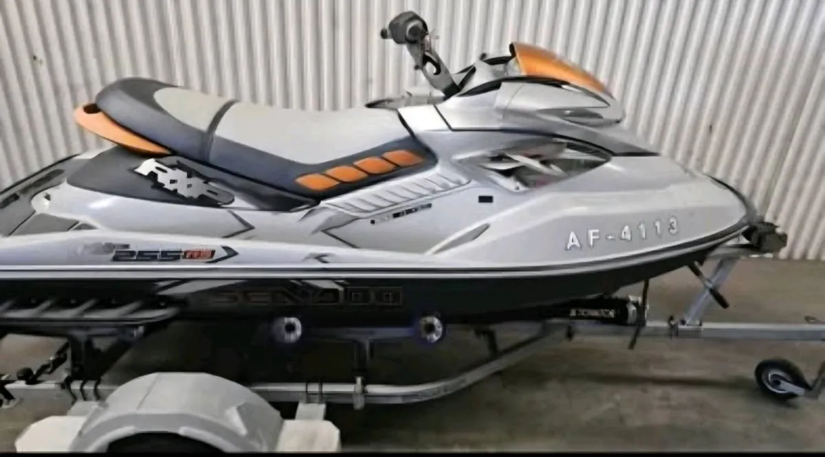 Jet skis - Image 3