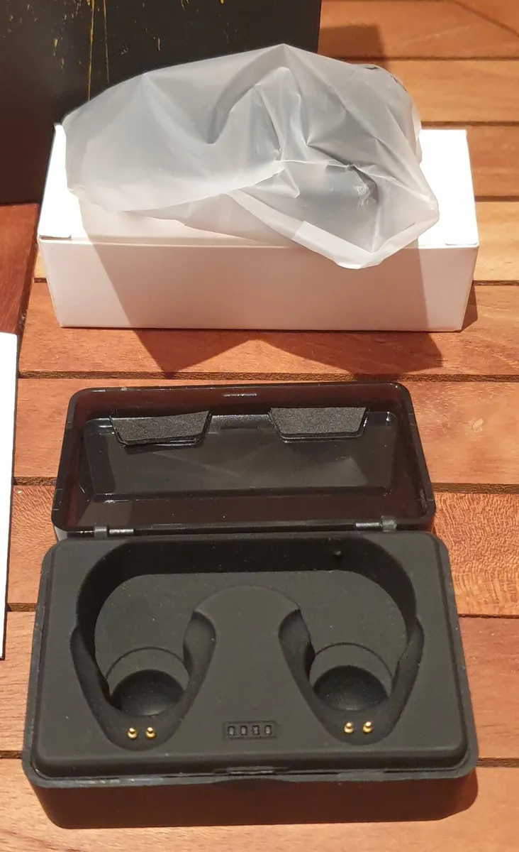 HT-E1 "True Wireless Stereo Earbuds" - Image 3