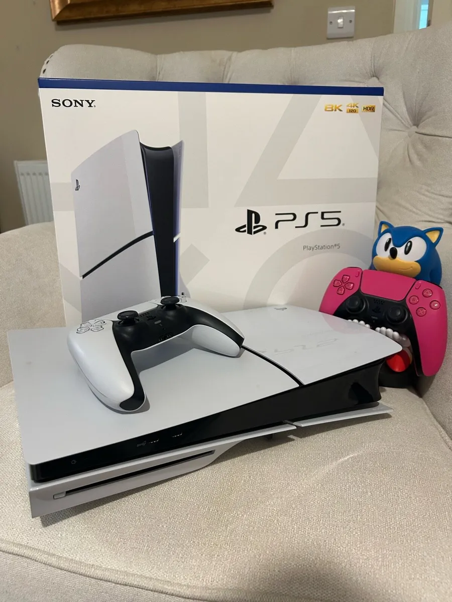 PlayStation 5 Disc version in excellent condition - Image 1