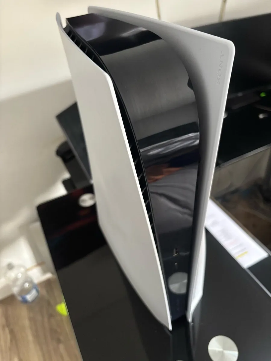 PLAYSTATION 5 - Image 2