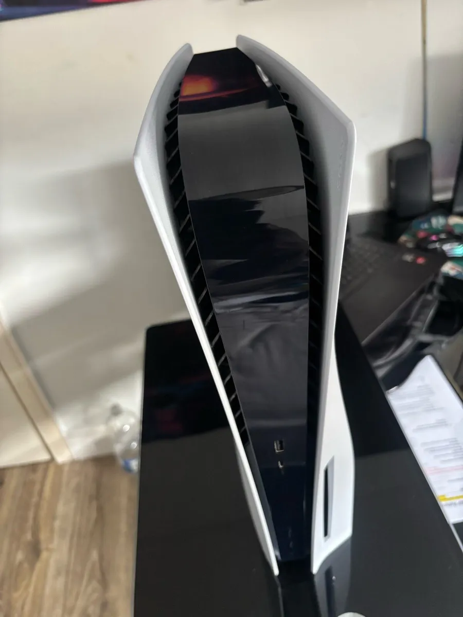 PLAYSTATION 5 - Image 3