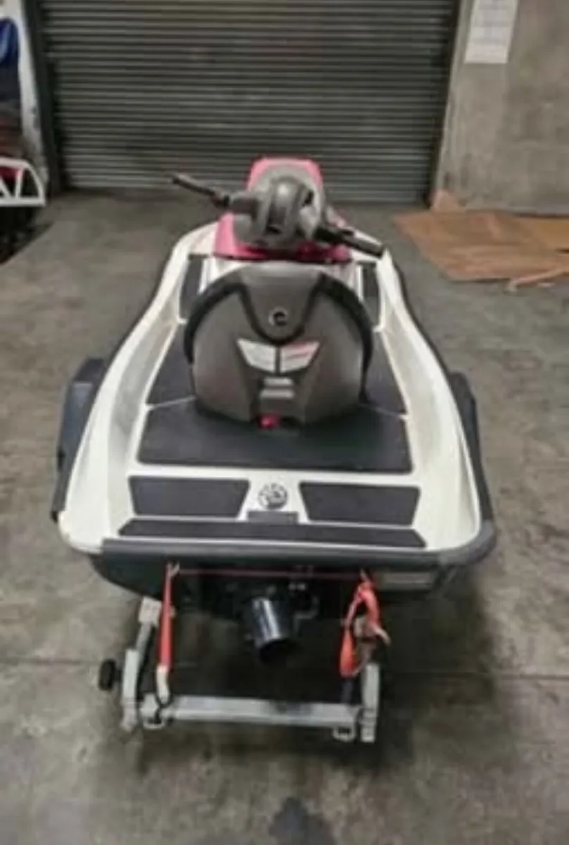 Jet skis - Image 2