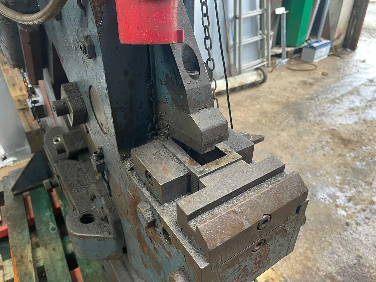 Pels iron worker with punches - Image 3