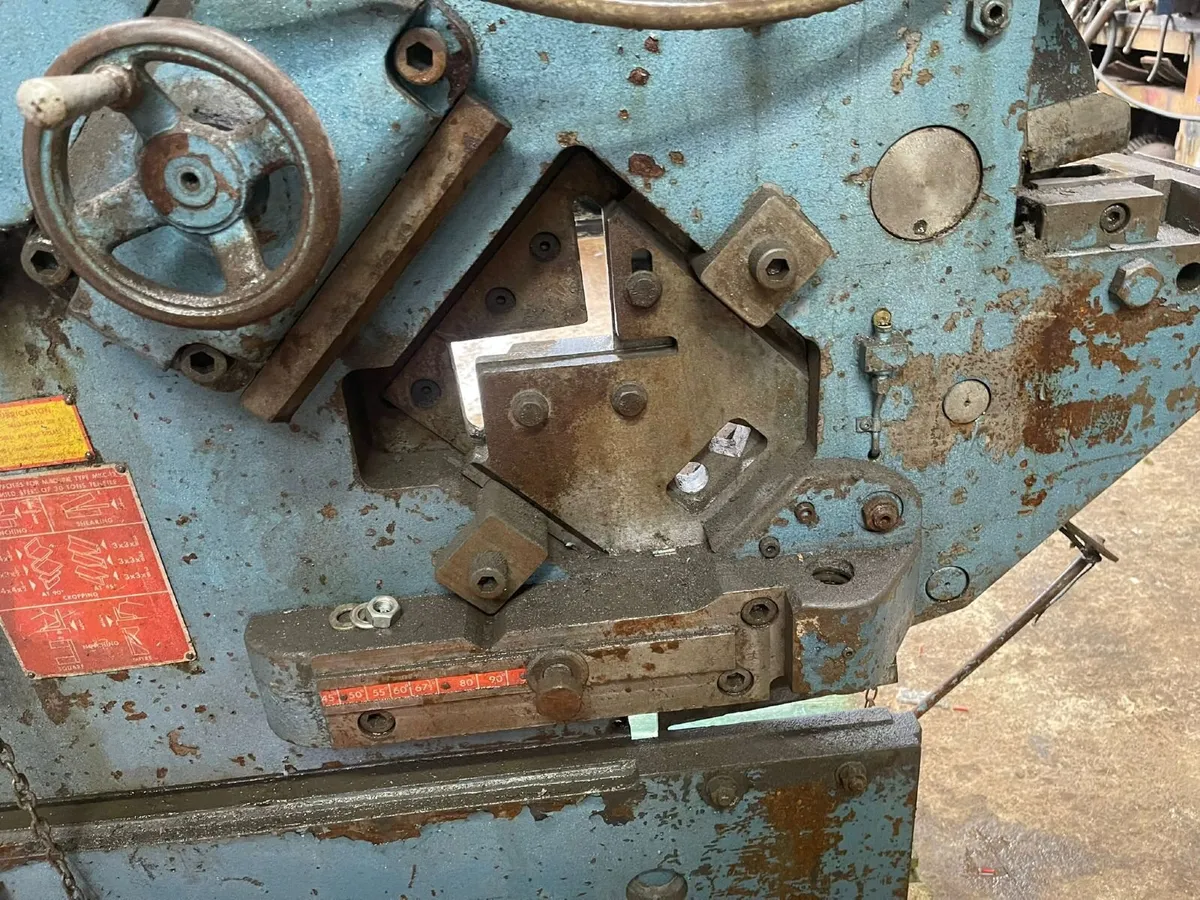 Pels iron worker with punches - Image 4