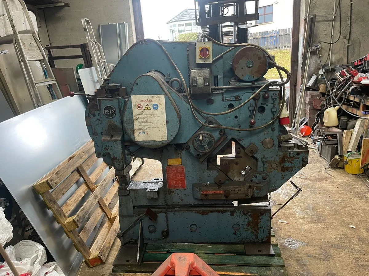 Pels iron worker with punches - Image 1