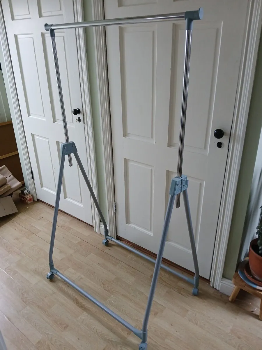 Clothes rack - Image 1