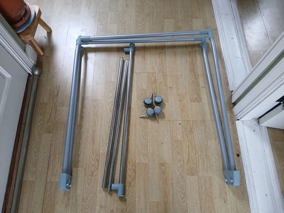 Clothes rack - Image 2