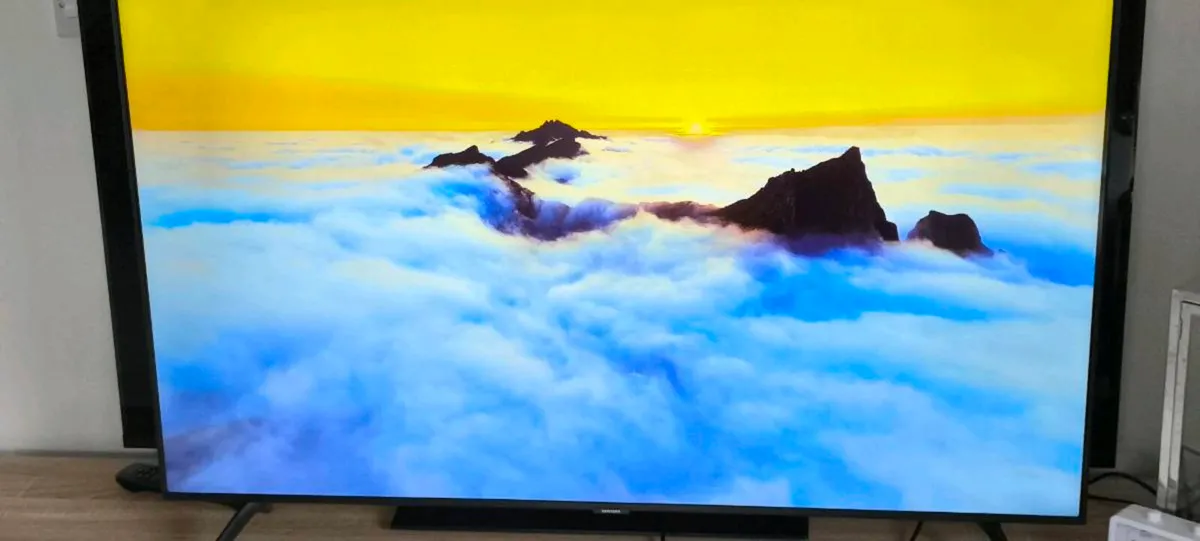 50" TV SAMSUNG, SMART,4K,HDR,UHD - Image 2