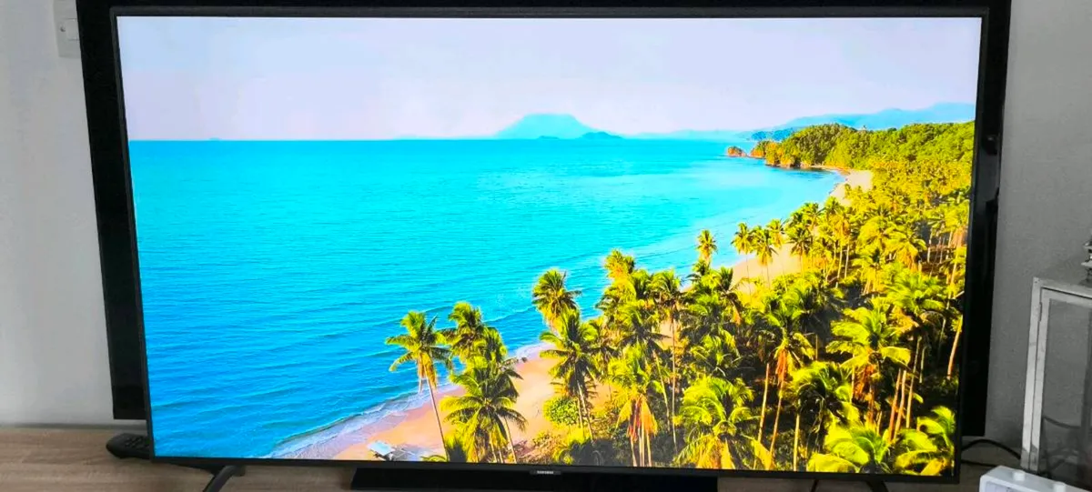 50" TV SAMSUNG, SMART,4K,HDR,UHD - Image 3