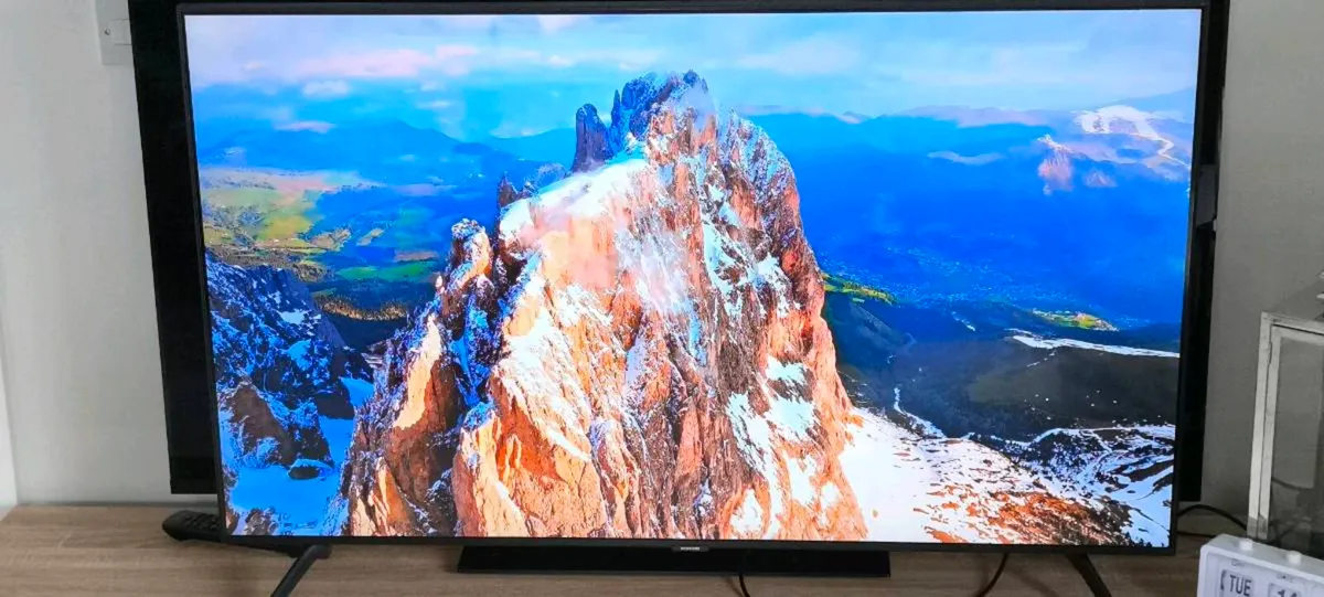 50" TV SAMSUNG, SMART,4K,HDR,UHD - Image 4