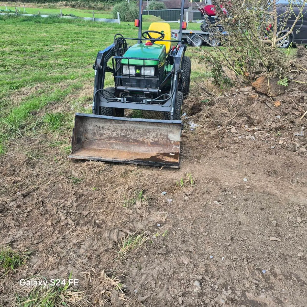 Compact tractor  john deere 4100 with loader - Image 2