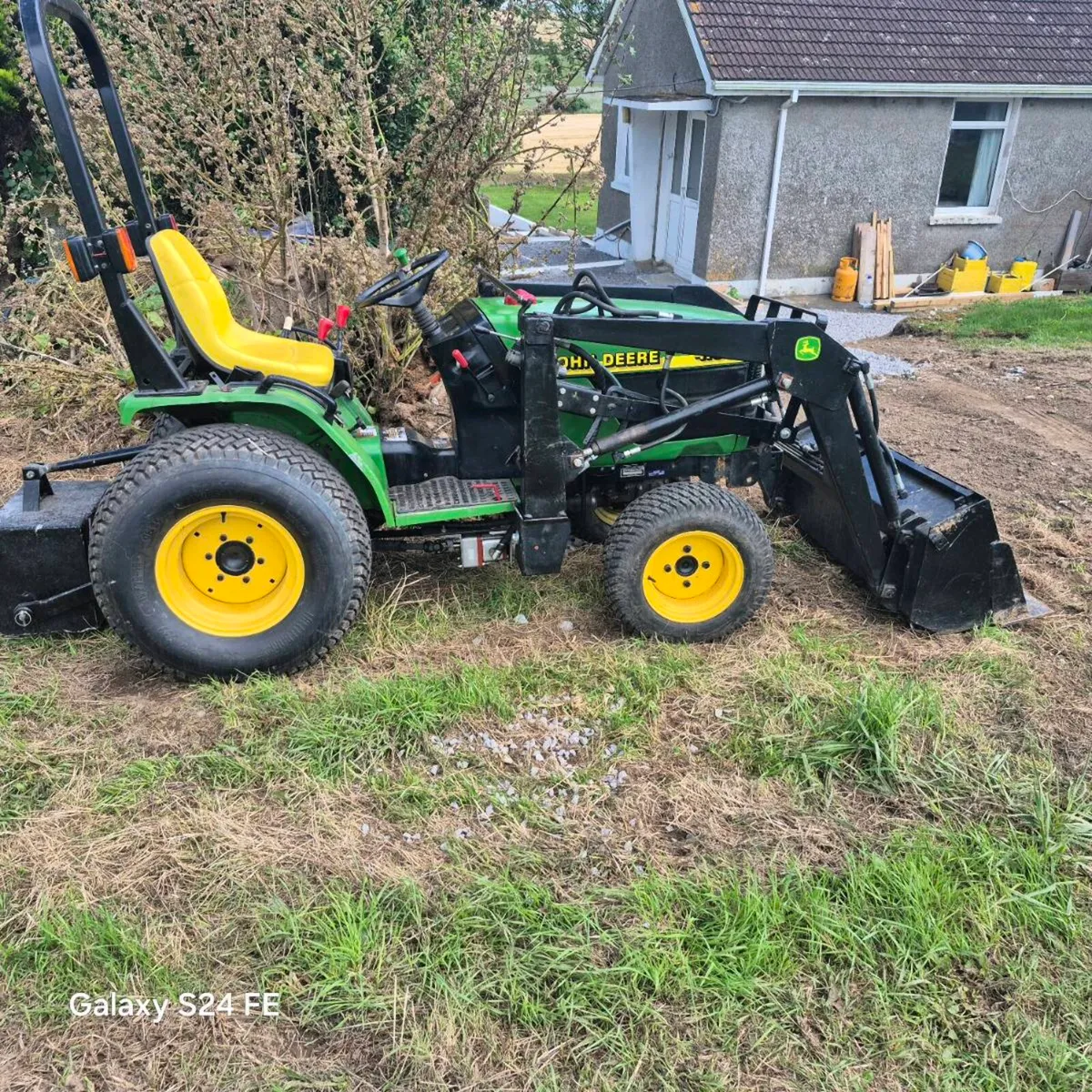 Compact tractor  john deere 4100 with loader - Image 1