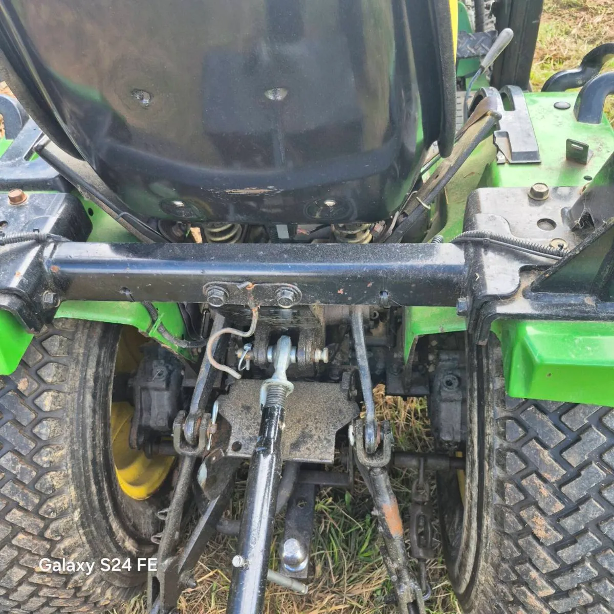 Compact tractor  john deere 4100 with loader - Image 4