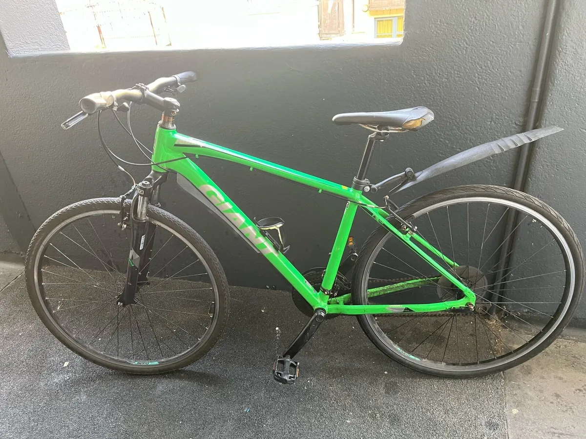 GIANT HYBRID NBIKE MALE/ FEMALE - Image 4