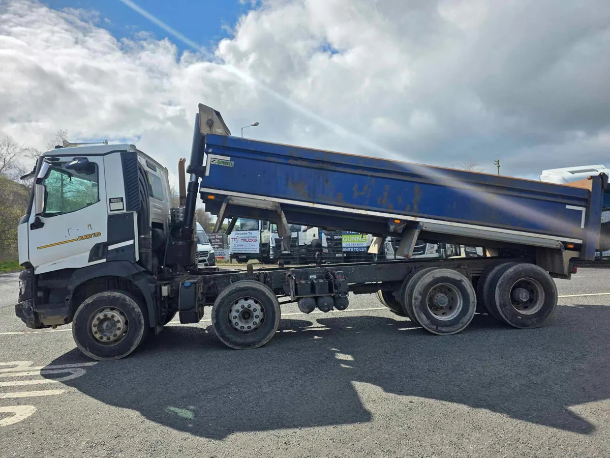 2014 Renault T Cab C430 8x4 tipper - Image 4