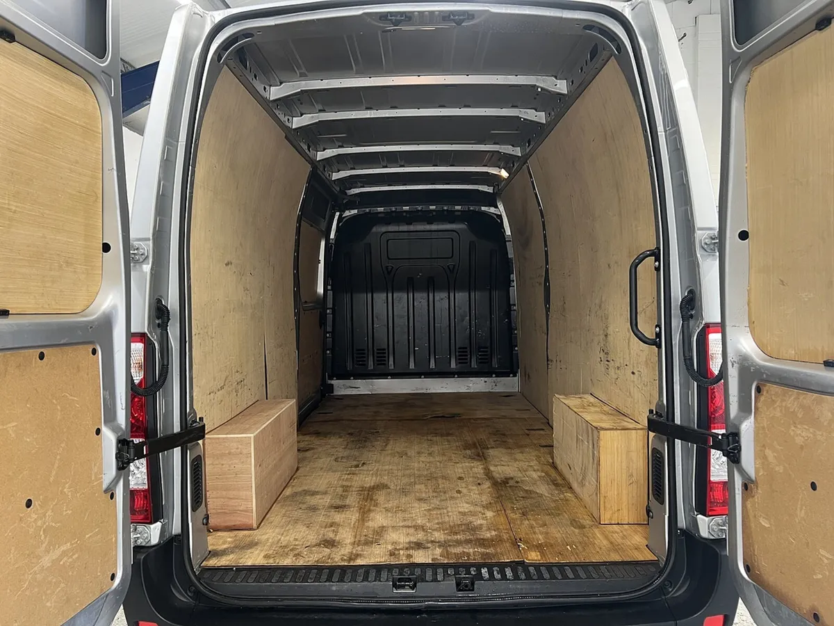 2023 Renault Master Panel Van - Image 2