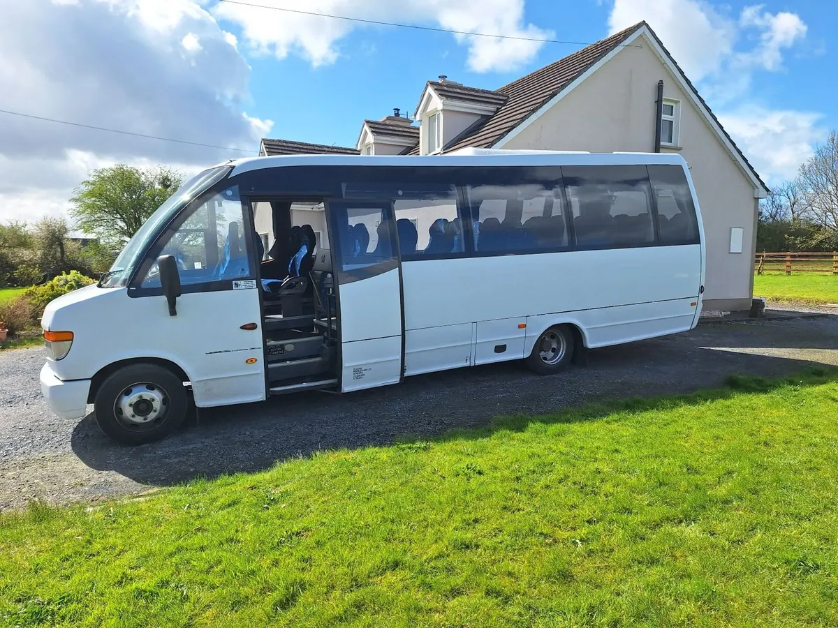 Mercedes-Benz Other 2009 - Image 2