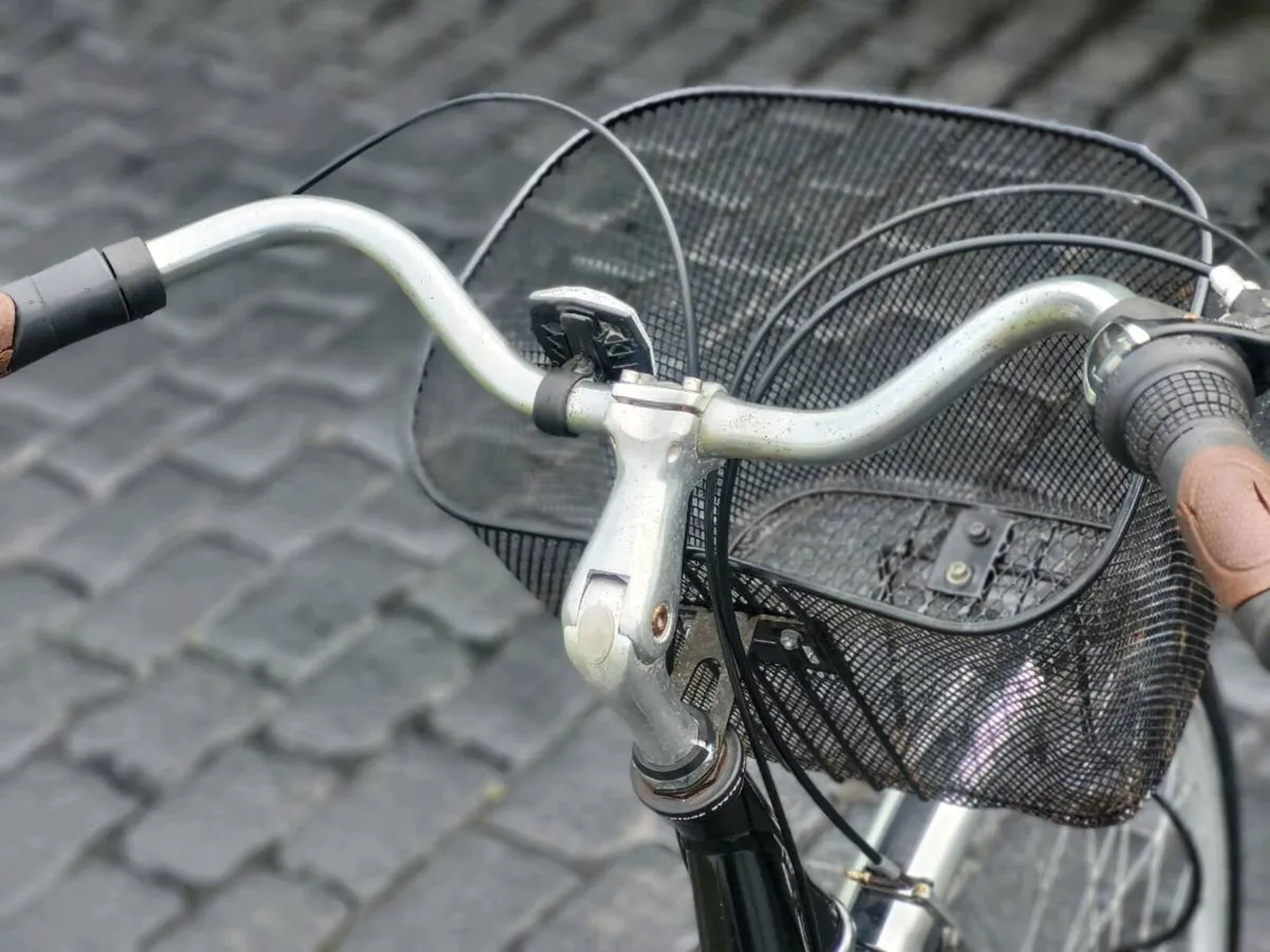 NICE LADIES BIKE N BASKET - Image 4