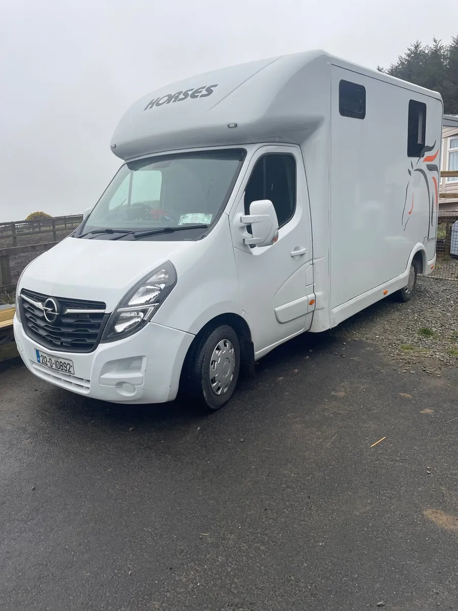 Horse boxes - Image 1