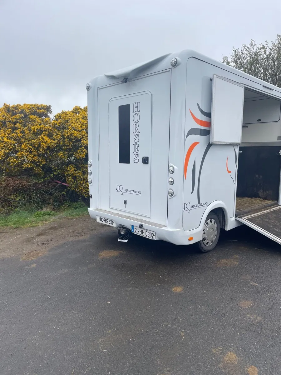 Horse boxes - Image 3