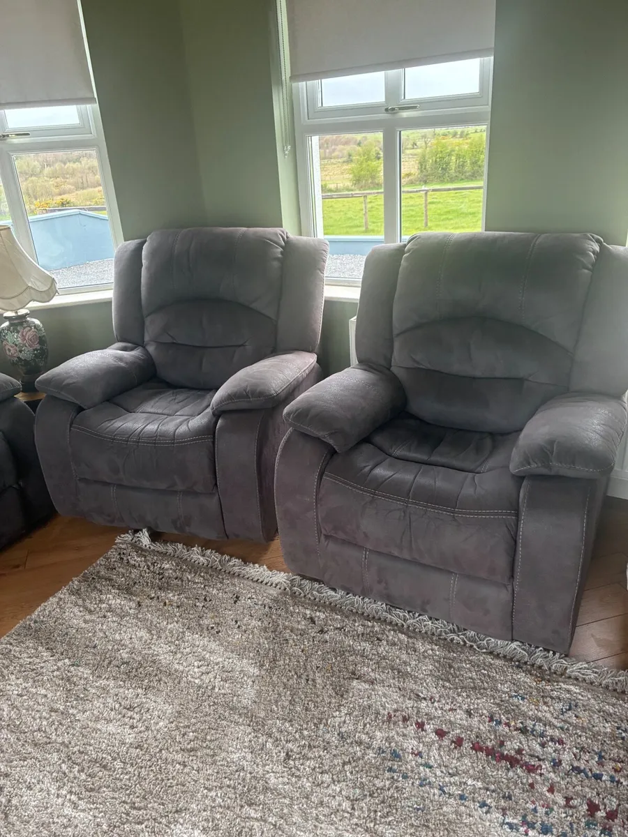 3 piece Suite - Image 1