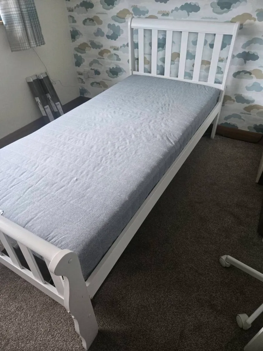 Single bed and mattress - Image 2