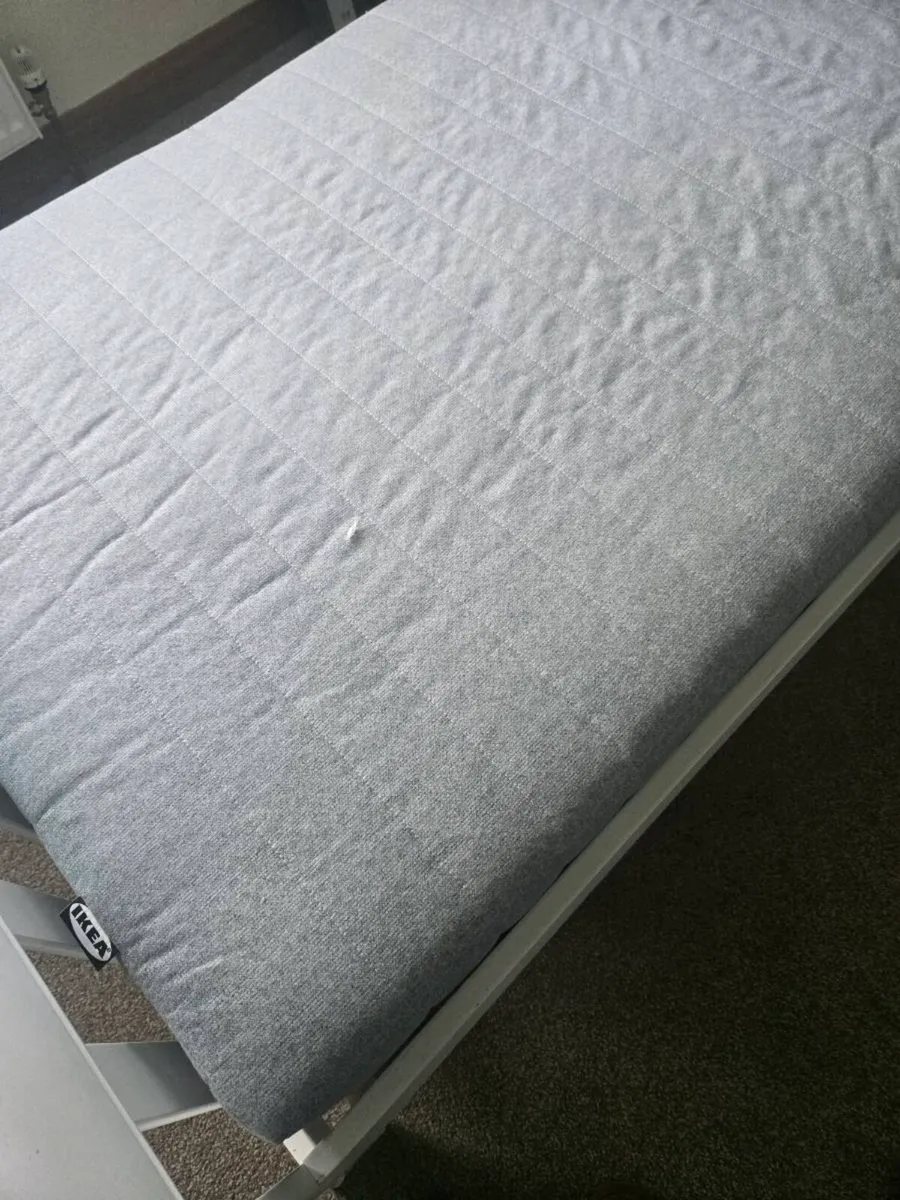 Single bed and mattress - Image 3