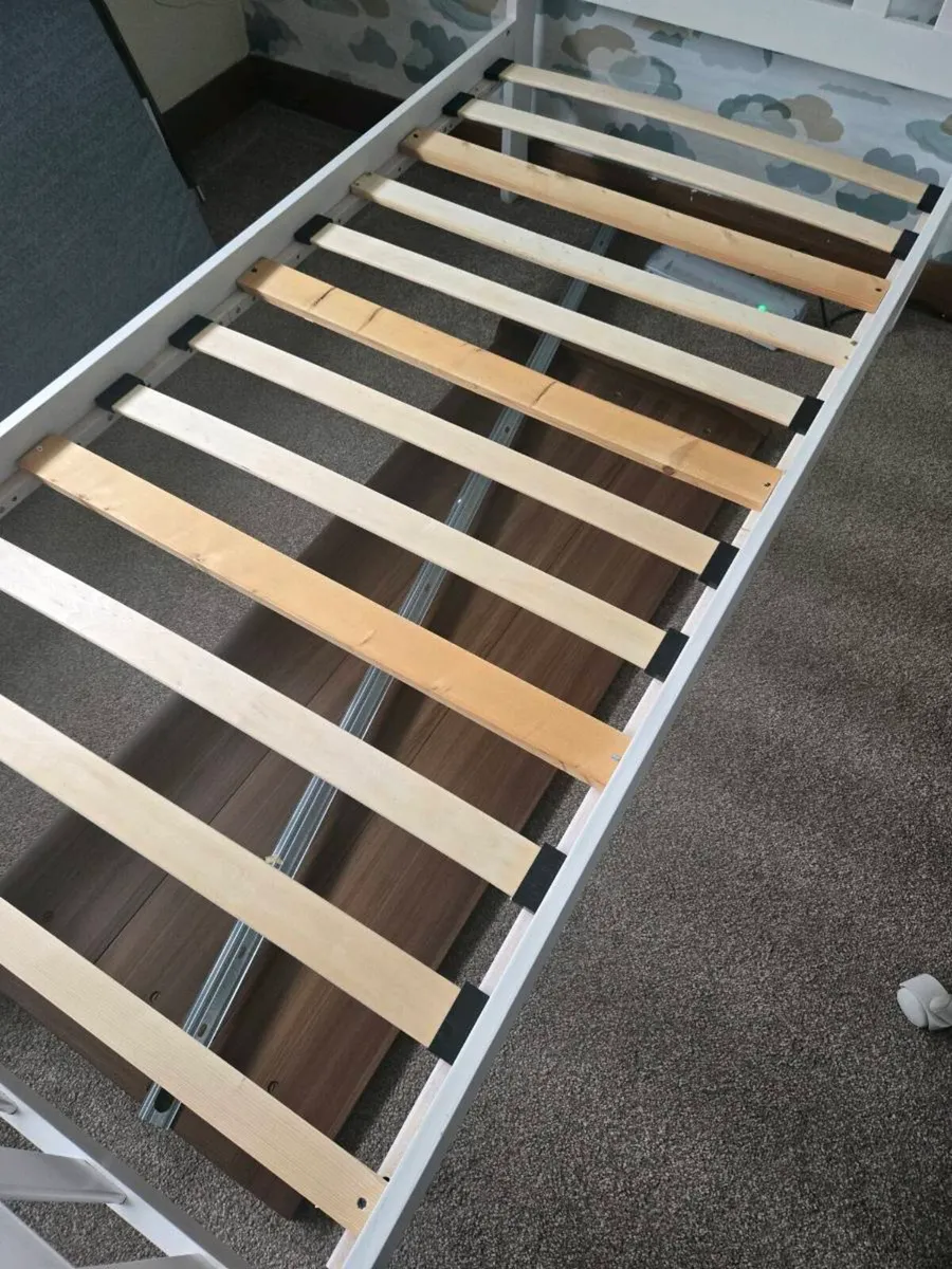 Single bed and mattress - Image 4