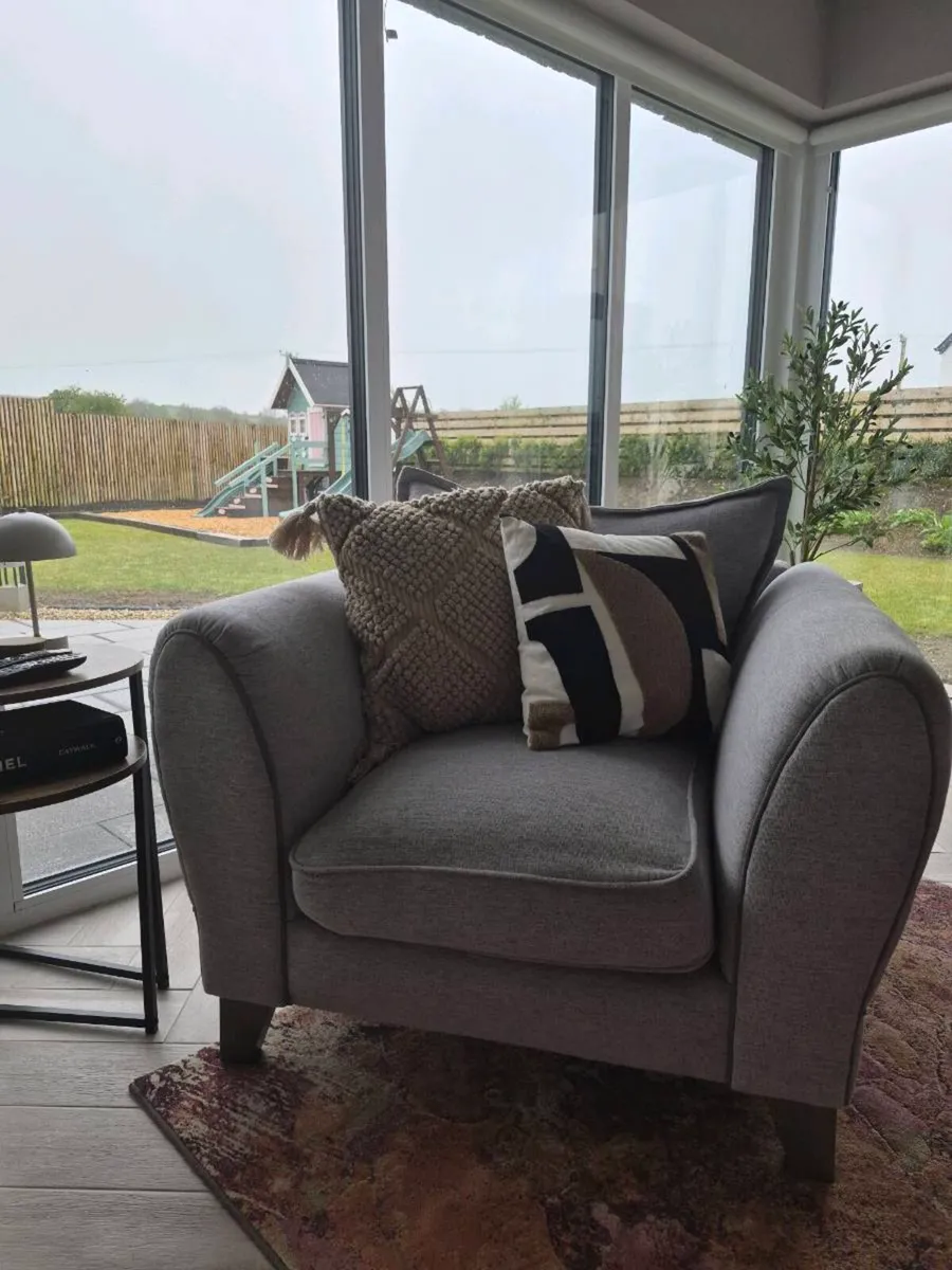 Grey single seater armchair - Image 3