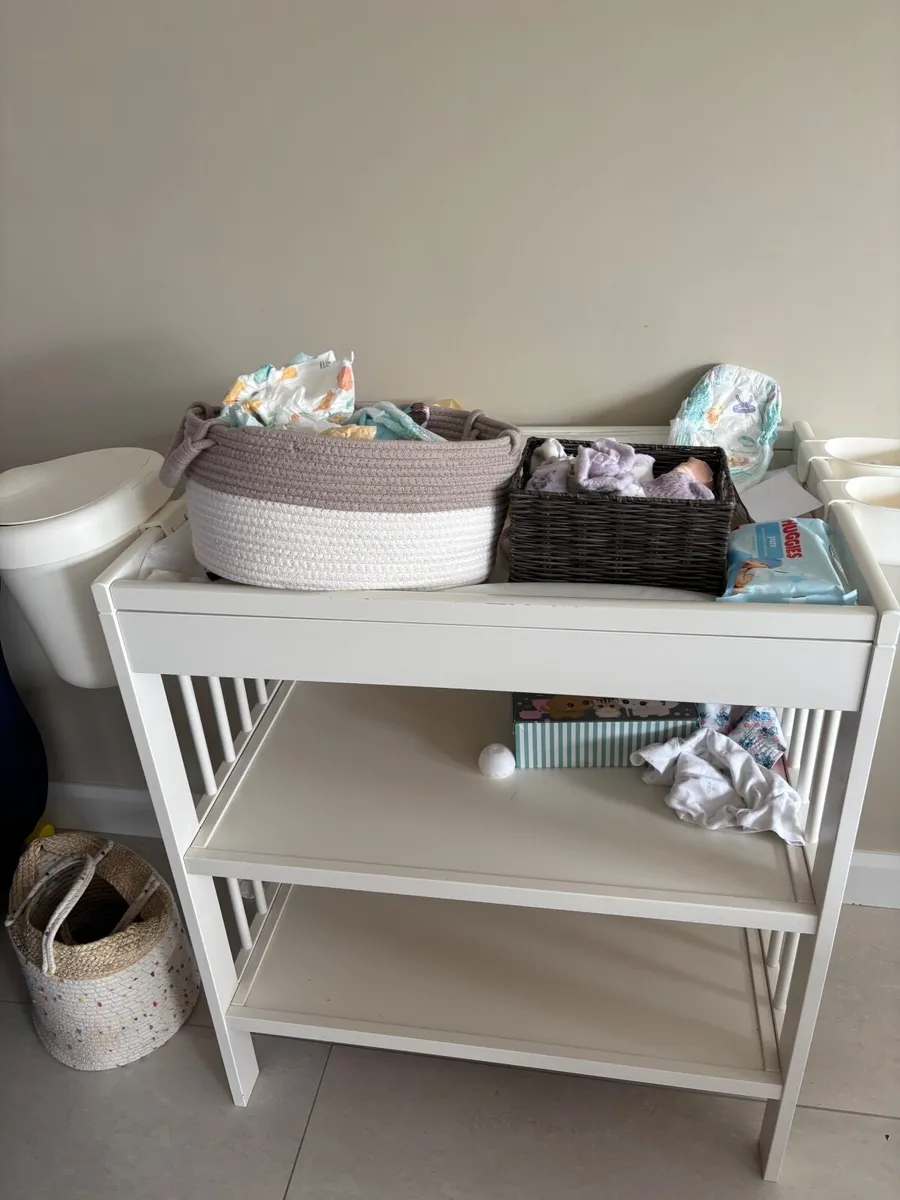 Free Baby changing unit
