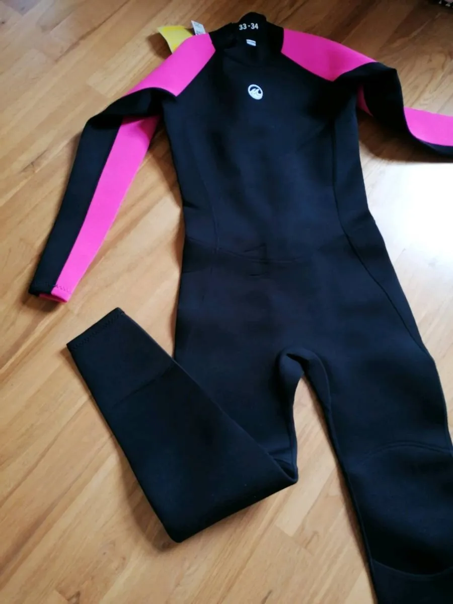 Full length wet suit NEW size 33-34 - Image 2
