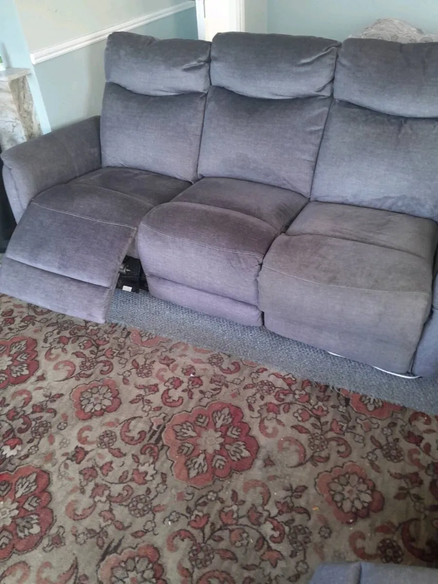 Lounge suite ( need gone by wednesday) - Image 4
