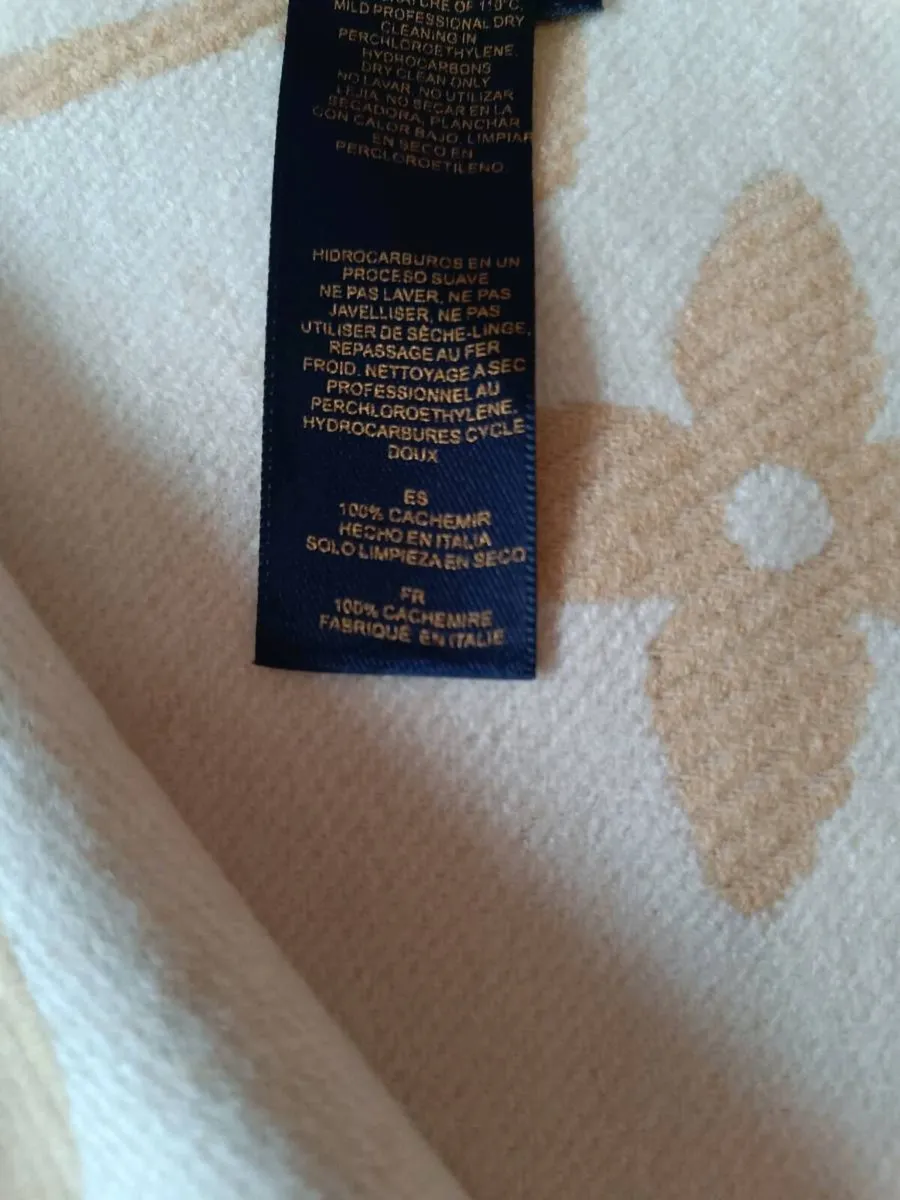 Louis Vuitton Scarf - Image 4