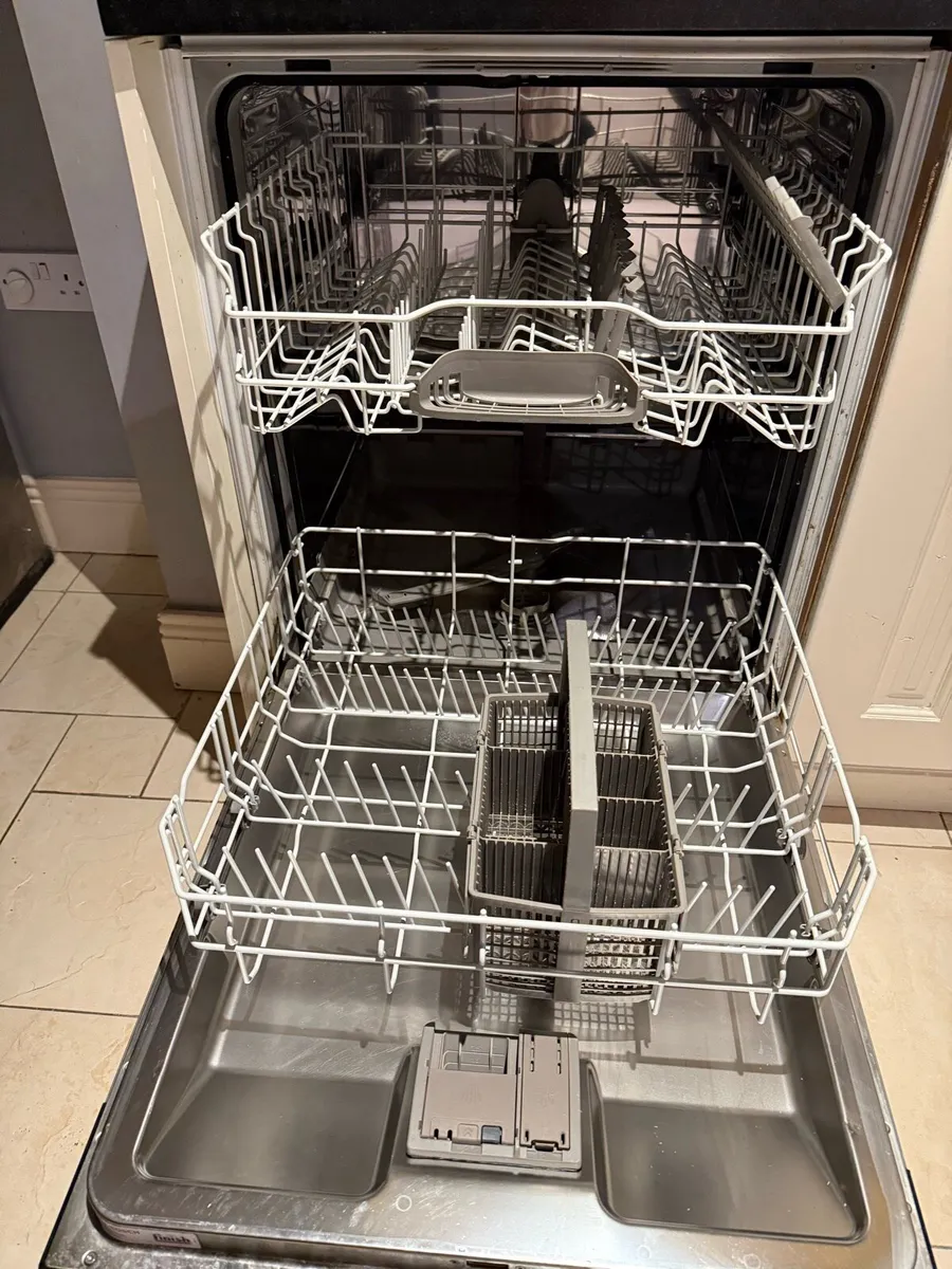 Integrated dishwasher - Image 1