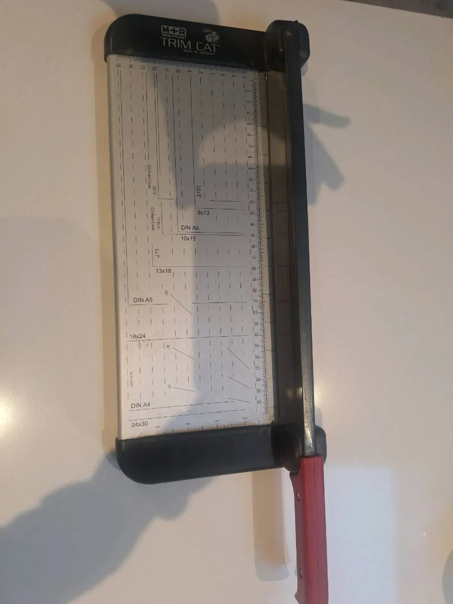 M & R Paper Cutter - Image 1