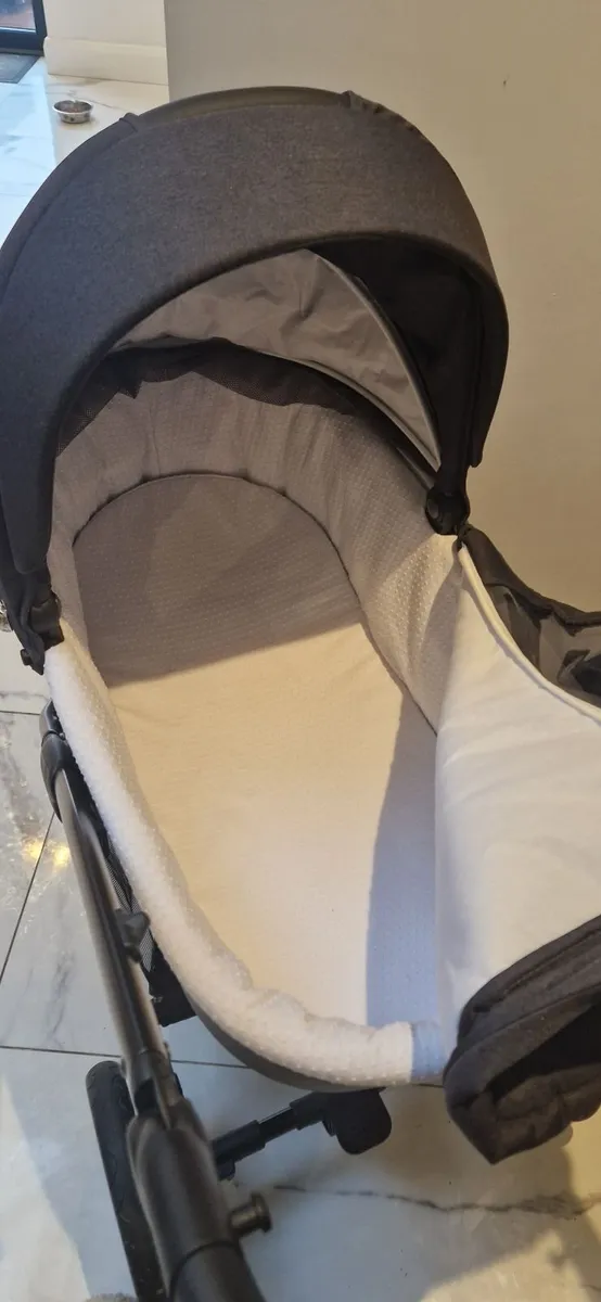 Prams - Image 3
