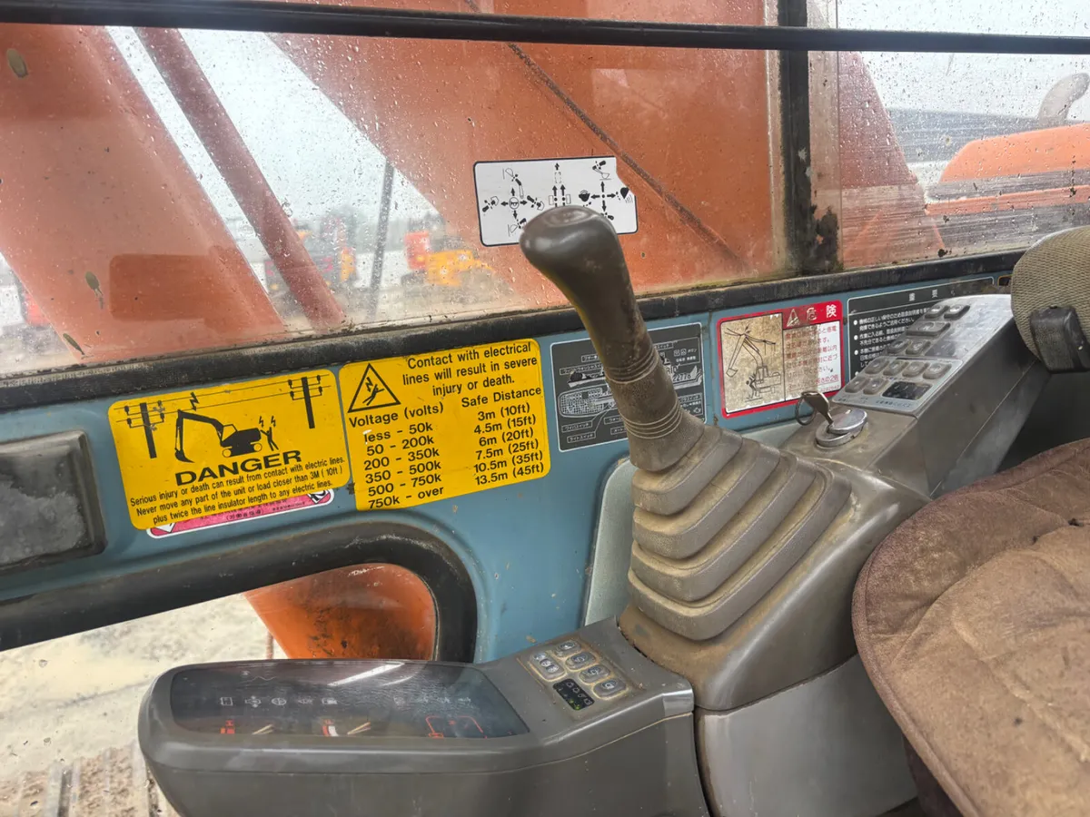 Hitachi ex200-3 - Image 3