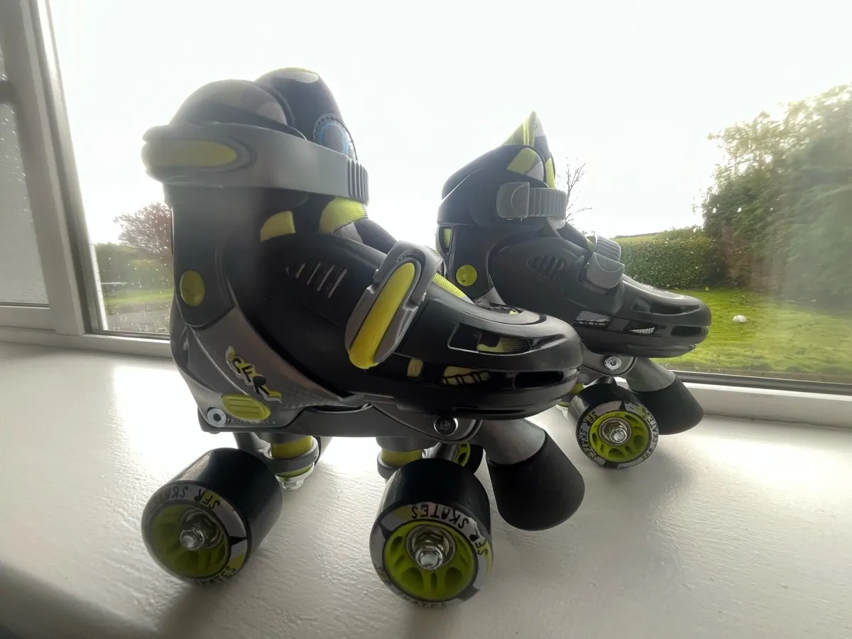 Kids adjustable size Roller Skates - Image 2